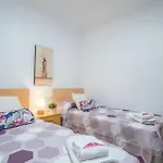 Basic Confort Poeta Marquina Pb 2026 شقة روساس