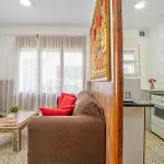 Basic Confort Poeta Marquina Pb 2026 شقة روساس