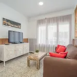 Basic Confort Poeta Marquina Pb 2026 شقة روساس
