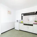 Basic Confort Poeta Marquina Pb 2026 شقة روساس