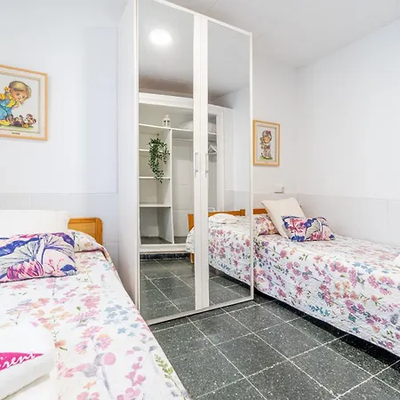 Apartment Basic Confort Poeta Marquina Pb 2026 Roses